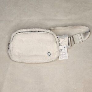 Lululemon Everywhere Belt Bag (Fleece)